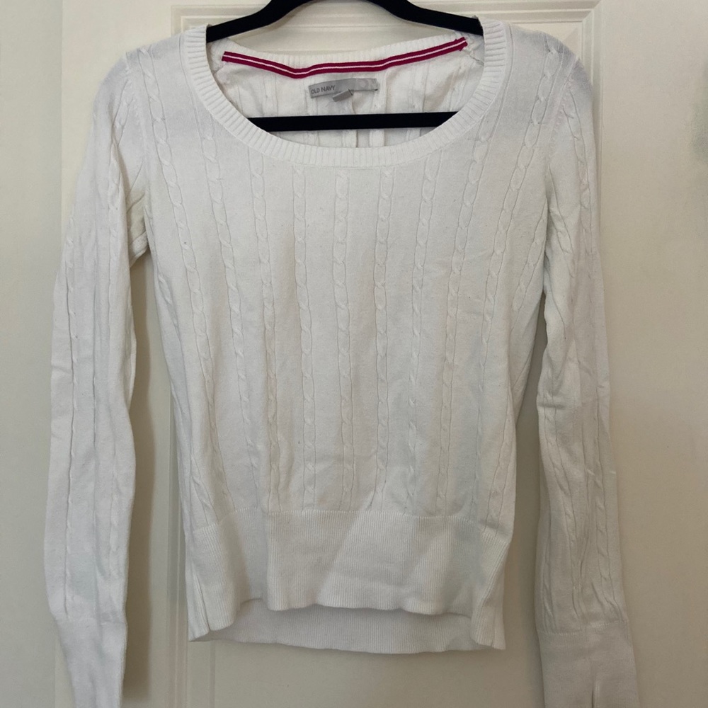 White cable knit sweater pullover